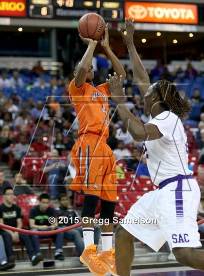 Thumbnail 2 in Sacramento vs Cosumnes Oaks (CIF SJS D2 Semifinal) photogallery.