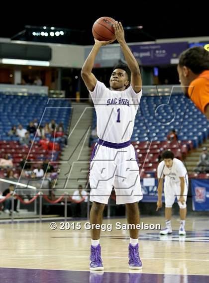 Thumbnail 2 in Sacramento vs Cosumnes Oaks (CIF SJS D2 Semifinal) photogallery.
