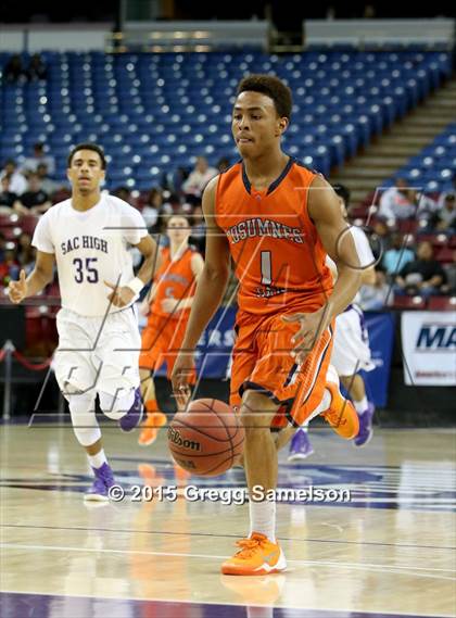 Thumbnail 2 in Sacramento vs Cosumnes Oaks (CIF SJS D2 Semifinal) photogallery.