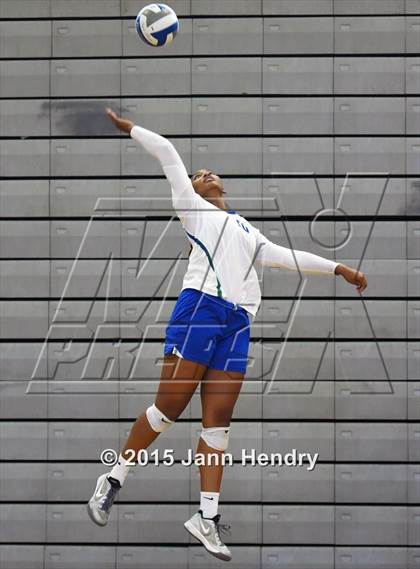 Thumbnail 3 in Xavier College Prep vs. Santa Margarita (Durango Fall Classic) photogallery.