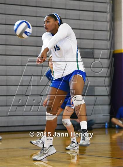 Thumbnail 2 in Xavier College Prep vs. Santa Margarita (Durango Fall Classic) photogallery.