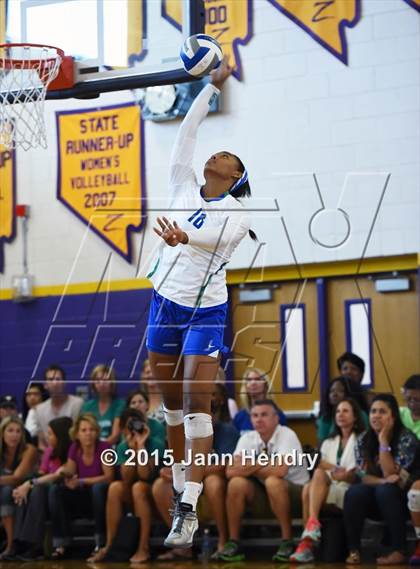 Thumbnail 2 in Xavier College Prep vs. Santa Margarita (Durango Fall Classic) photogallery.