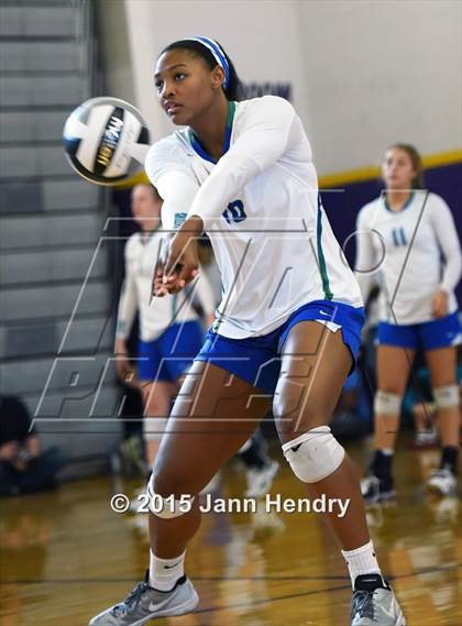Thumbnail 1 in Xavier College Prep vs. Santa Margarita (Durango Fall Classic) photogallery.