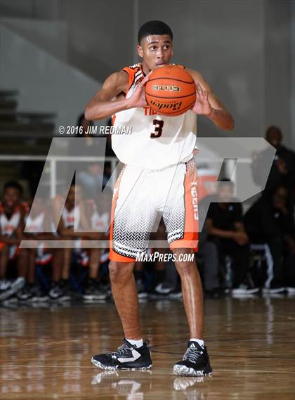Thumbnail 2 in Lancaster vs. Clear Brook (McDonald's Texas Invitational) photogallery.