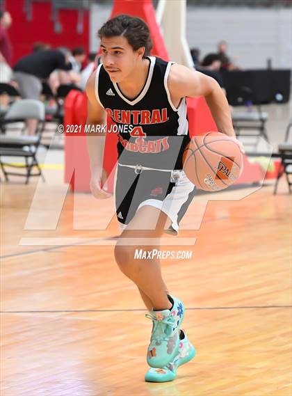 Thumbnail 2 in Central vs. Red Mountain - Section 7 Basketball Tournament photogallery.