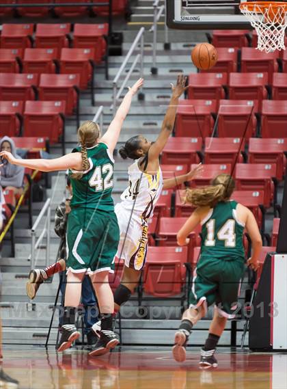Thumbnail 1 in La Costa Canyon vs Serra (CIF SDS D2 Final) photogallery.