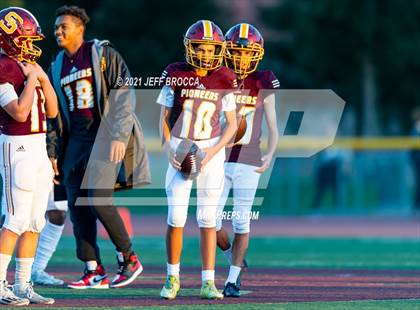 Thumbnail 2 in Royal @ Simi Valley photogallery.