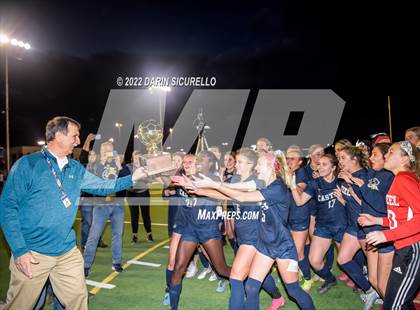 Thumbnail 3 in Sunrise Mountain vs Casteel (AIA 5A Finals) - Awards photogallery.