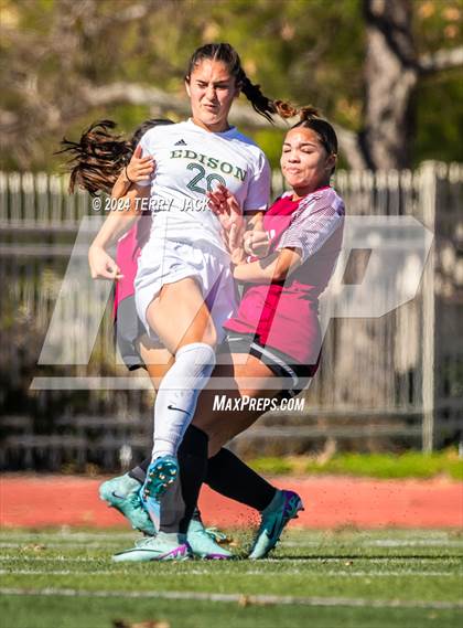 Thumbnail 2 in JSerra Catholic vs. Edison photogallery.