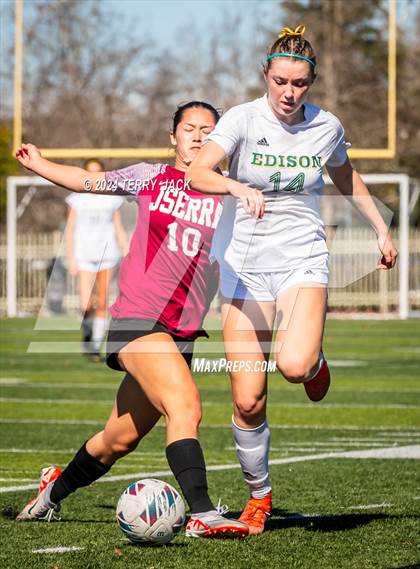 Thumbnail 2 in JSerra Catholic vs. Edison photogallery.