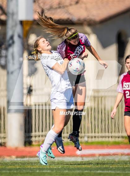 Thumbnail 2 in JSerra Catholic vs. Edison photogallery.