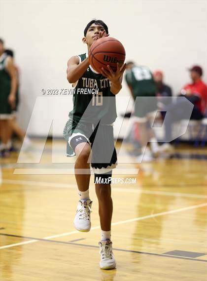 Thumbnail 2 in Bradshaw Mountain vs. Tuba City (VCS Thanksgiving Tournament) photogallery.