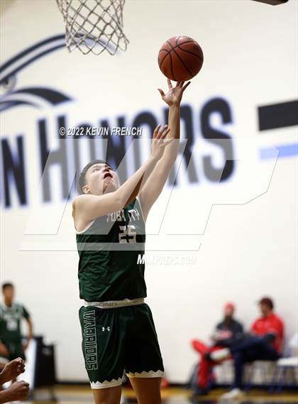 Thumbnail 2 in Bradshaw Mountain vs. Tuba City (VCS Thanksgiving Tournament) photogallery.