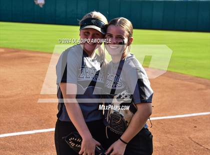 Thumbnail 2 in Hallettsville vs. Grandview (UIL Softball 3A Semifinal) photogallery.
