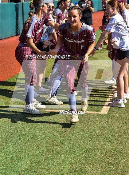 Thumbnail 2 in Hallettsville vs. Grandview (UIL Softball 3A Semifinal) photogallery.