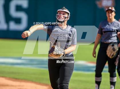 Thumbnail 3 in Hallettsville vs. Grandview (UIL Softball 3A Semifinal) photogallery.