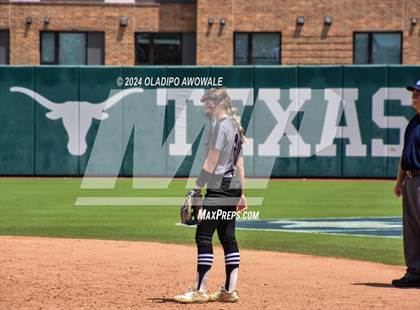 Thumbnail 2 in Hallettsville vs. Grandview (UIL Softball 3A Semifinal) photogallery.