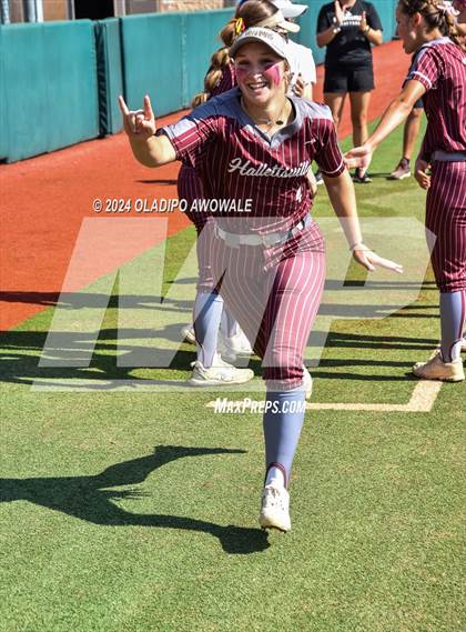 Thumbnail 3 in Hallettsville vs. Grandview (UIL Softball 3A Semifinal) photogallery.