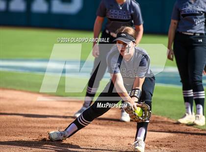 Thumbnail 2 in Hallettsville vs. Grandview (UIL Softball 3A Semifinal) photogallery.