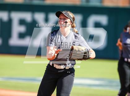 Thumbnail 2 in Hallettsville vs. Grandview (UIL Softball 3A Semifinal) photogallery.