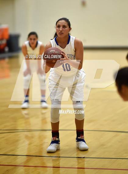Thumbnail 2 in Harlingen Vs Edinburg (NEISD Invitational) photogallery.