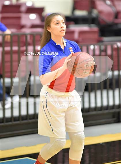 Thumbnail 2 in Harlingen Vs Edinburg (NEISD Invitational) photogallery.