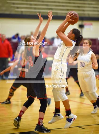Thumbnail 1 in Harlingen Vs Edinburg (NEISD Invitational) photogallery.