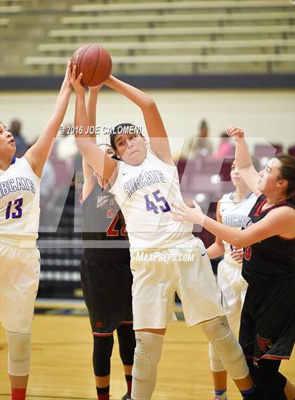 Thumbnail 2 in Harlingen Vs Edinburg (NEISD Invitational) photogallery.