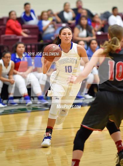 Thumbnail 2 in Harlingen Vs Edinburg (NEISD Invitational) photogallery.