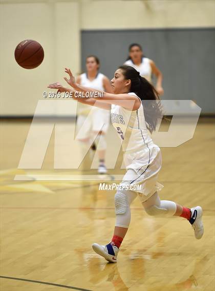 Thumbnail 2 in Harlingen Vs Edinburg (NEISD Invitational) photogallery.