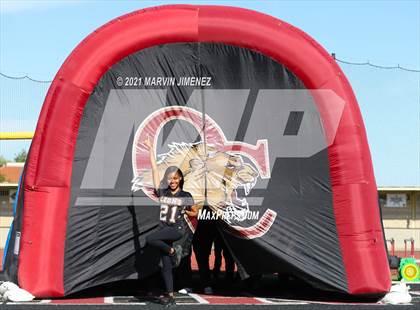 Thumbnail 3 in Oaks Christian Senior Night Presentation photogallery.
