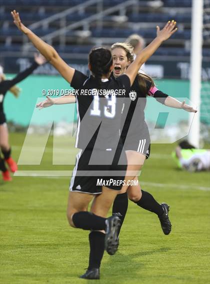 Thumbnail 3 in Arapahoe vs Grandview (CHSAA 5A Championship) photogallery.