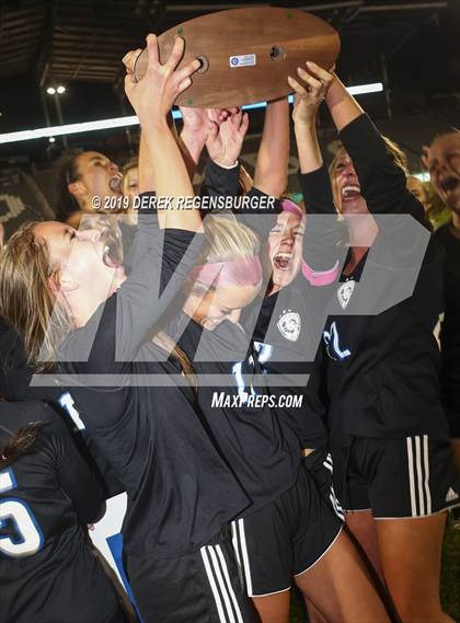 Thumbnail 2 in Arapahoe vs Grandview (CHSAA 5A Championship) photogallery.