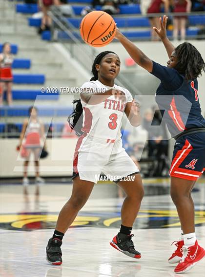 Thumbnail 3 in Jacksonville vs. Marion (AAA 5A State Playoffs) photogallery.