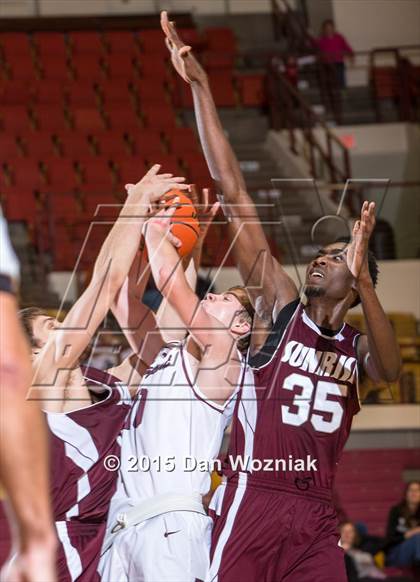 Thumbnail 2 in Sunrise Christian Academy vs. Bridgeport (Fantasy of Lights) photogallery.