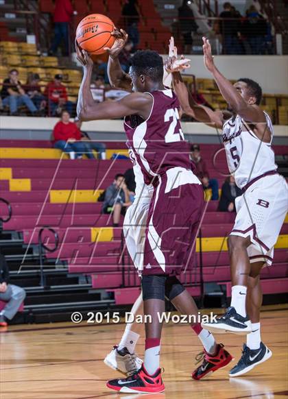 Thumbnail 2 in Sunrise Christian Academy vs. Bridgeport (Fantasy of Lights) photogallery.