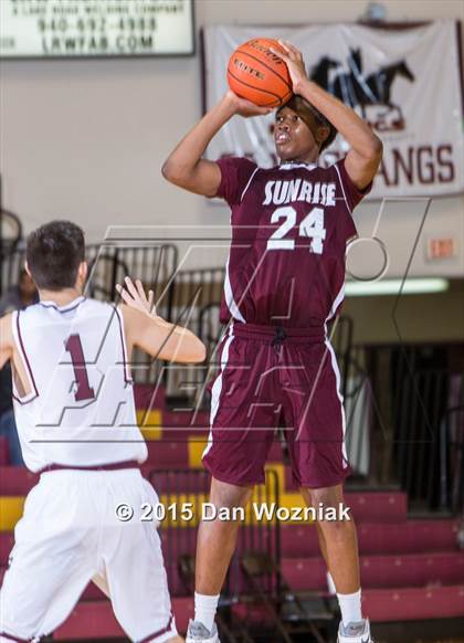 Thumbnail 3 in Sunrise Christian Academy vs. Bridgeport (Fantasy of Lights) photogallery.