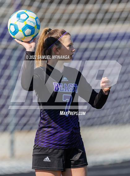 Thumbnail 1 in Bellevue East vs. Kearney photogallery.