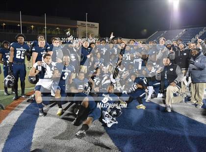 Thumbnail 2 in Eastside Catholic vs. Marietta (GEICO State Champions Bowl Series) photogallery.