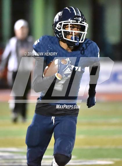 Thumbnail 1 in Eastside Catholic vs. Marietta (GEICO State Champions Bowl Series) photogallery.