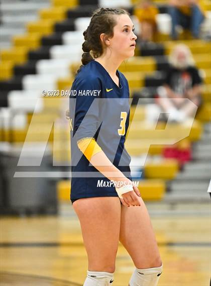 Thumbnail 2 in Frederick vs. Montrose photogallery.