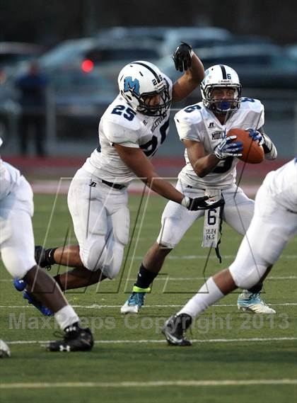 Thumbnail 1 in Middletown vs. Darien (CIAC Class L Semifinal) photogallery.