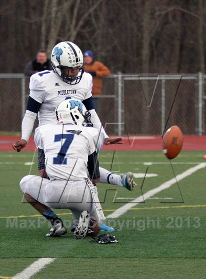 Thumbnail 1 in Middletown vs. Darien (CIAC Class L Semifinal) photogallery.