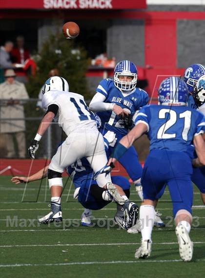 Thumbnail 3 in Middletown vs. Darien (CIAC Class L Semifinal) photogallery.