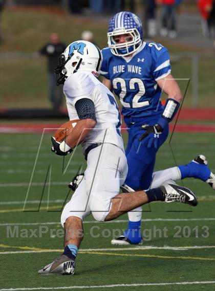 Thumbnail 1 in Middletown vs. Darien (CIAC Class L Semifinal) photogallery.