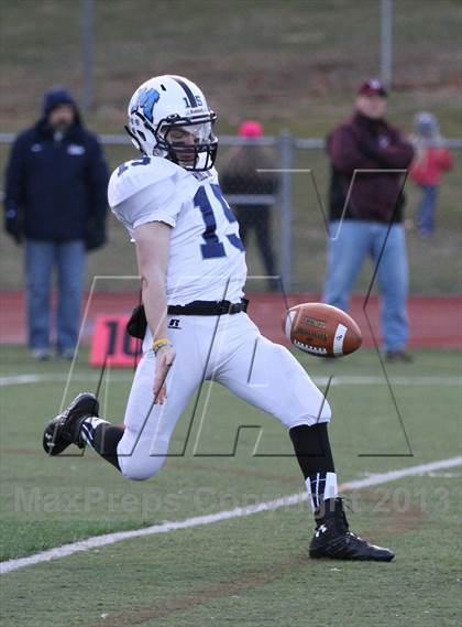 Thumbnail 3 in Middletown vs. Darien (CIAC Class L Semifinal) photogallery.