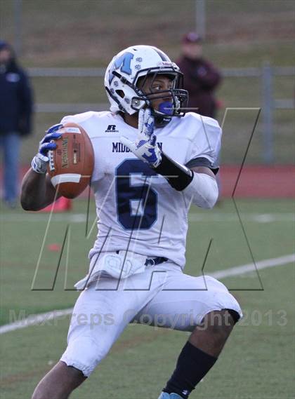 Thumbnail 3 in Middletown vs. Darien (CIAC Class L Semifinal) photogallery.