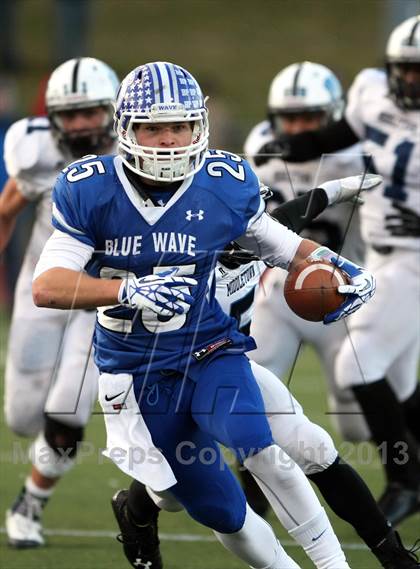Thumbnail 3 in Middletown vs. Darien (CIAC Class L Semifinal) photogallery.