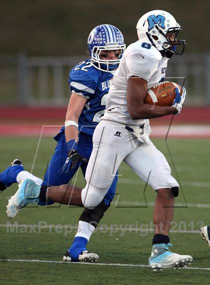 Thumbnail 3 in Middletown vs. Darien (CIAC Class L Semifinal) photogallery.