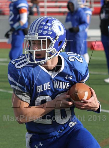 Thumbnail 3 in Middletown vs. Darien (CIAC Class L Semifinal) photogallery.